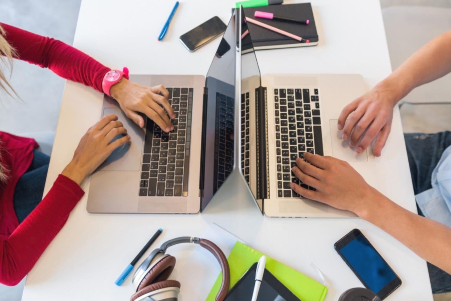 Espacio de trabajo colaborativo donde se desarrollan contenidos educativos sobre finanzas